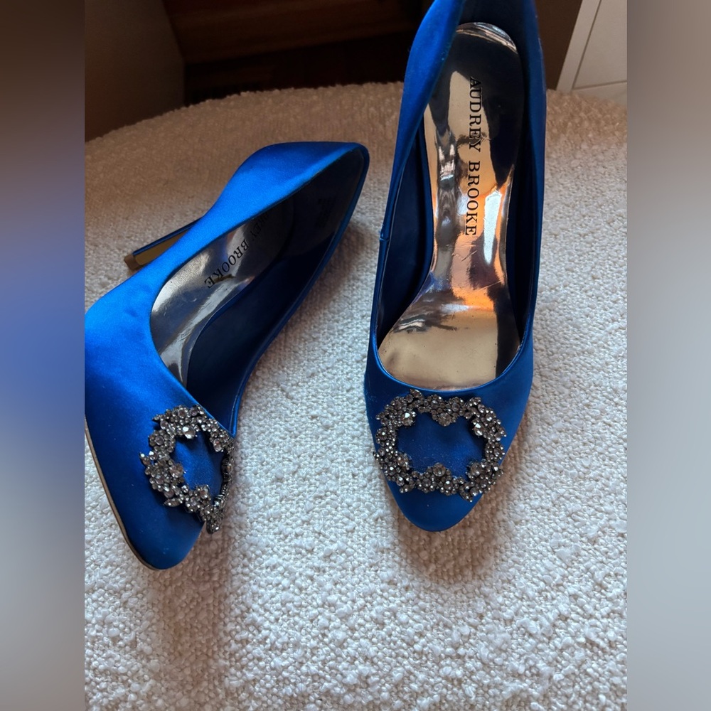 Navy heels